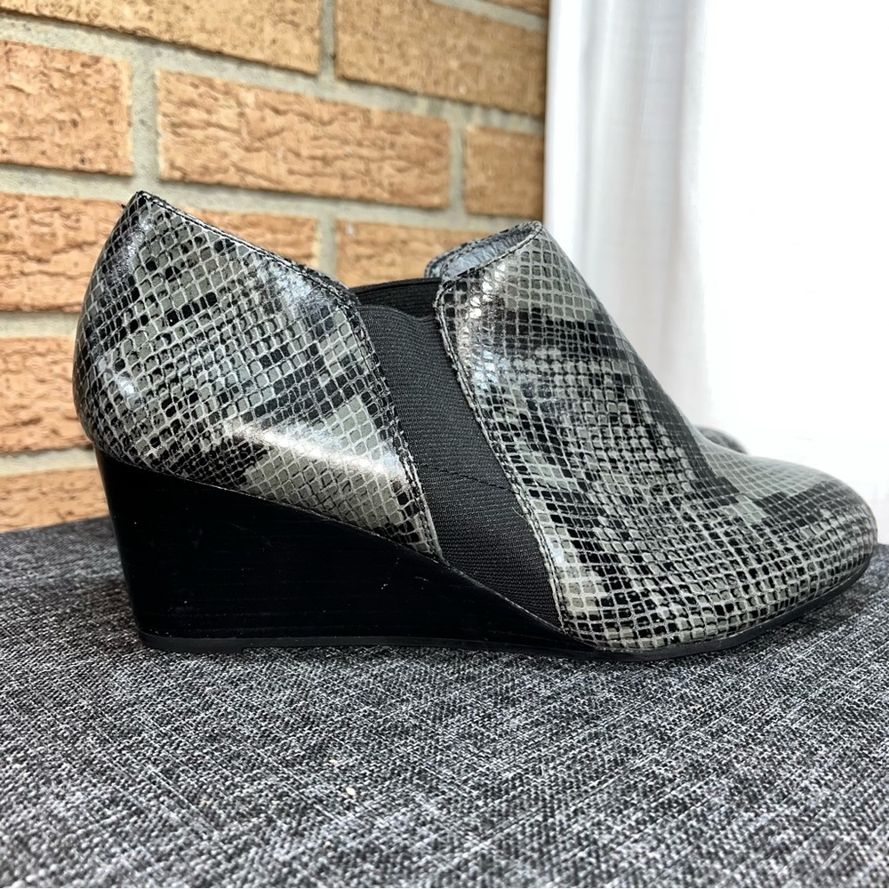 Vionic Stanton Snake Print Wedge Ankle Booties Black Grey Comfort Size 8